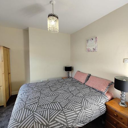Anstuns Lodge Liverpool Bagian luar foto