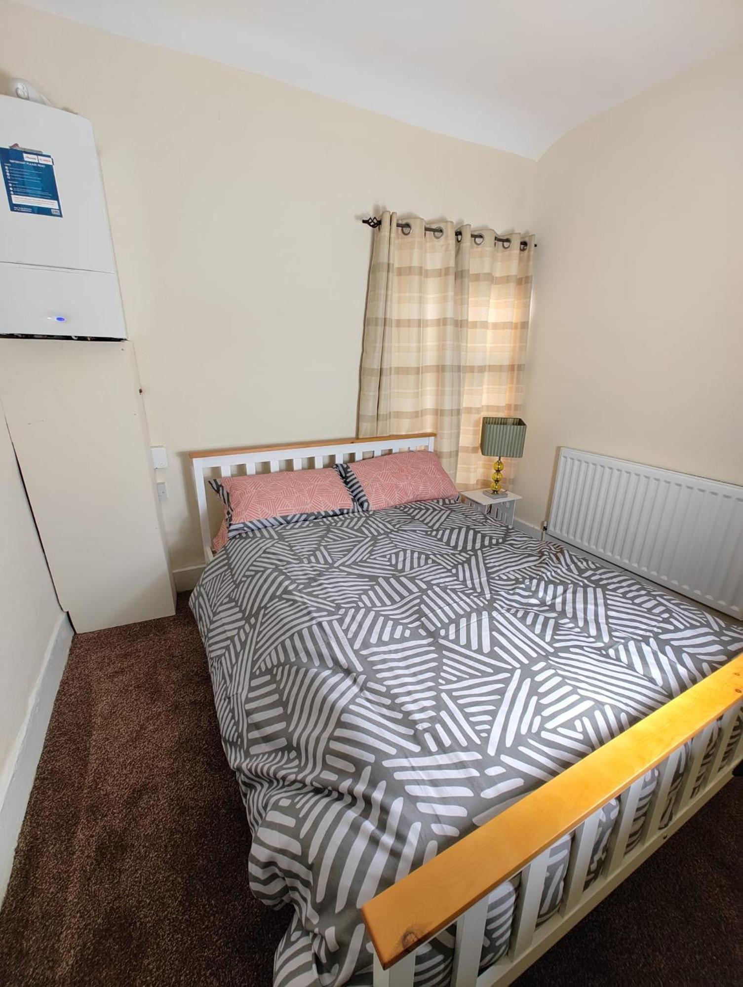 Anstuns Lodge Liverpool Bagian luar foto